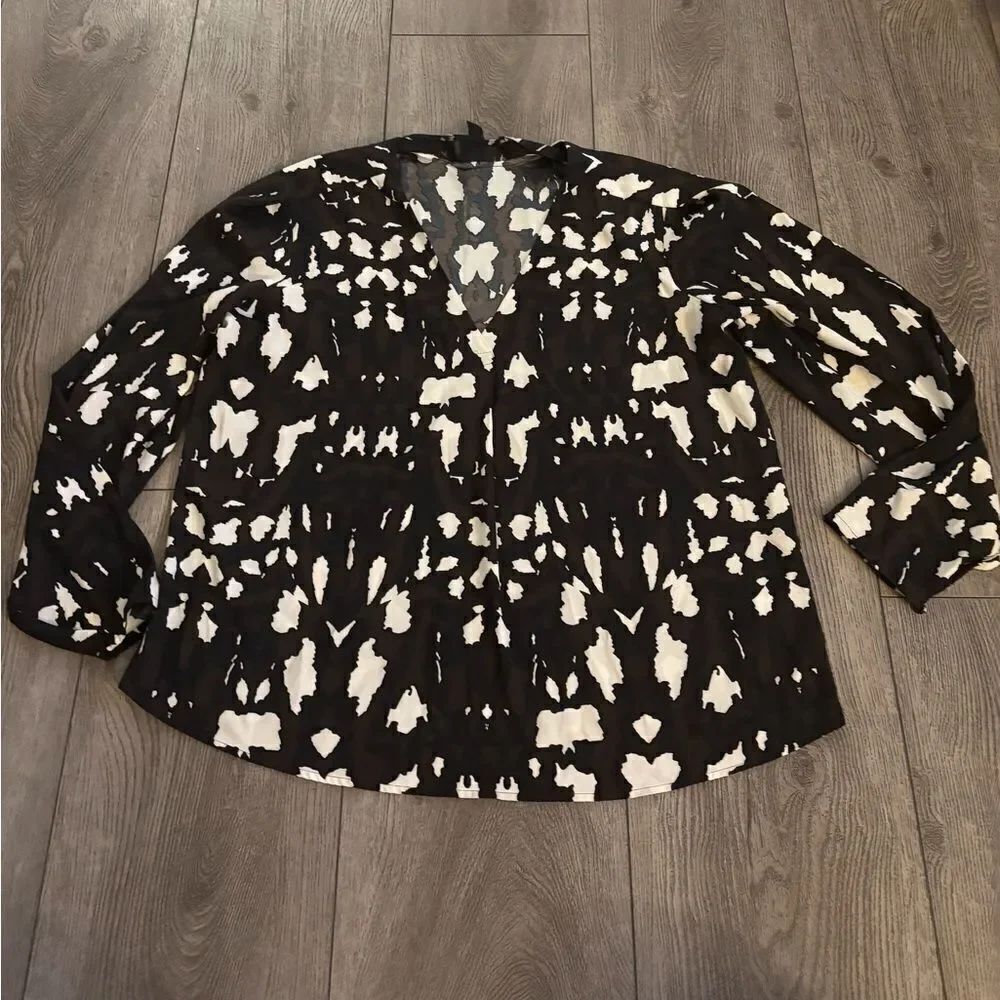 Express womanβs used topβperfect forβofficewear